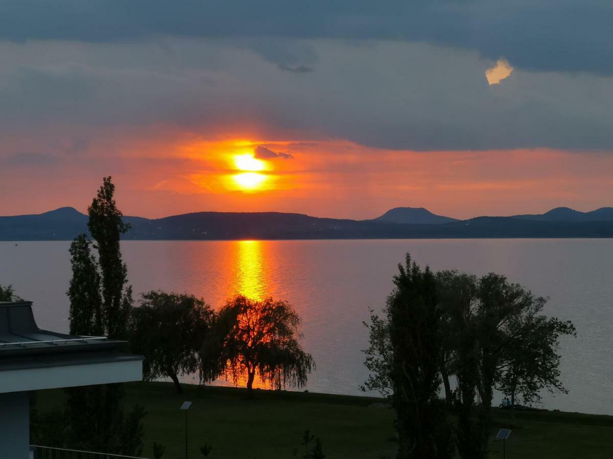 Silver Gray Appartment Balatonlelle Buitenkant foto